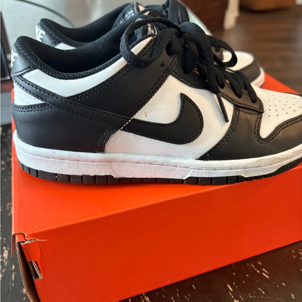 Nike Kids Black and White Sneakers 4Y